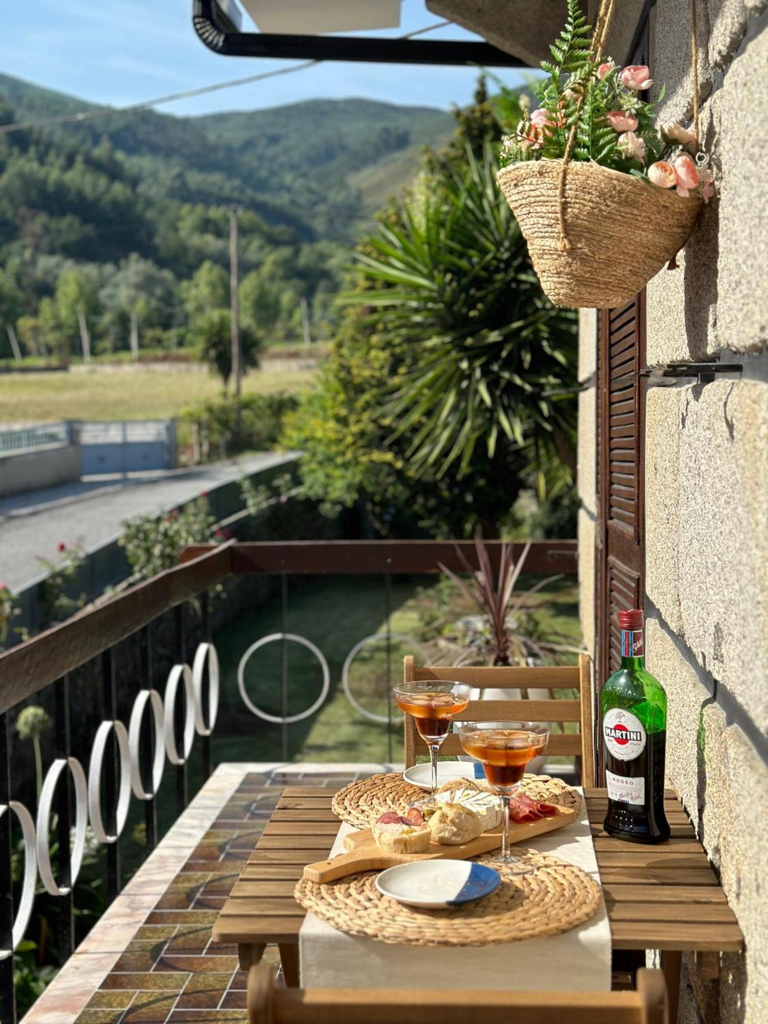 Vila Guia In Valdreu Braga Exteriör bild