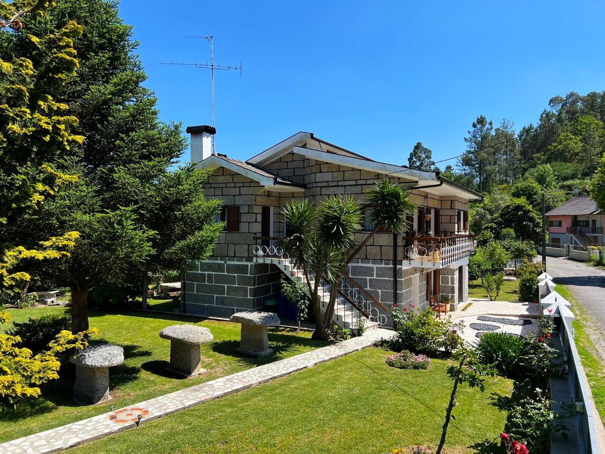Vila Guia In Valdreu Braga Exteriör bild